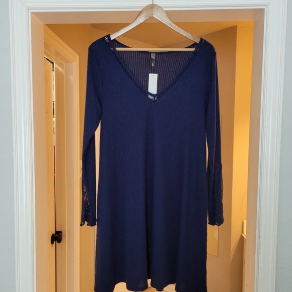 NWT Francesca's Breena Lace Sleeve Dress - Size Medium - Picture 4 of 10